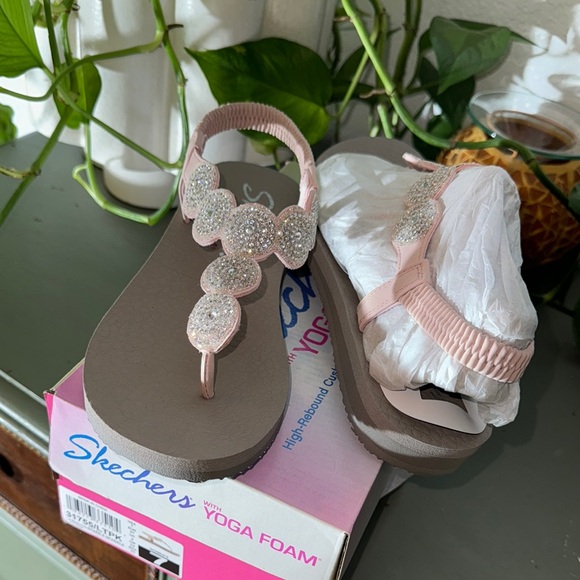 Stylish Pink Beaded Sandals - Picture 8 of 8